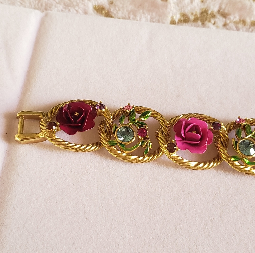 JOAN RIVERS | Roses Bracelet 🌹 - Picture 7 of 17